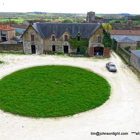 Chateau De Puybelliard בית כפרי *