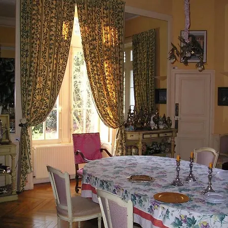 Chateau De Puybelliard בית כפרי